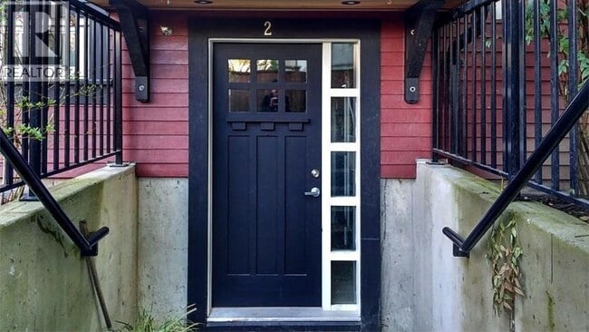 Building Photo - 1130 E 14th Ave