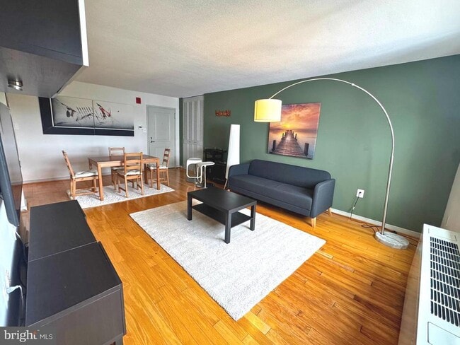 Foto del edificio - 7333 New Hampshire Ave