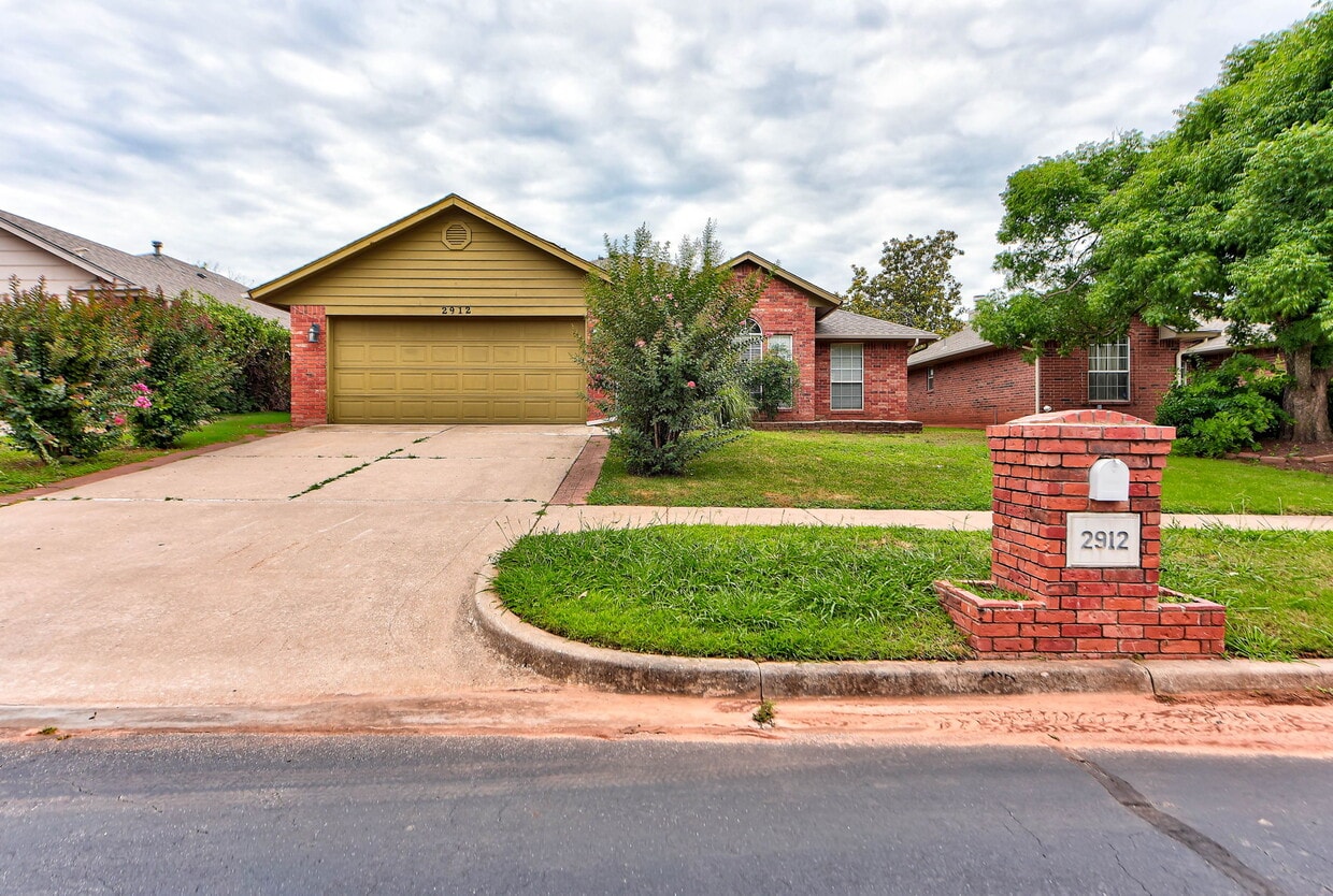Photo - 2912 Edinburg Dr (Norman, OK)