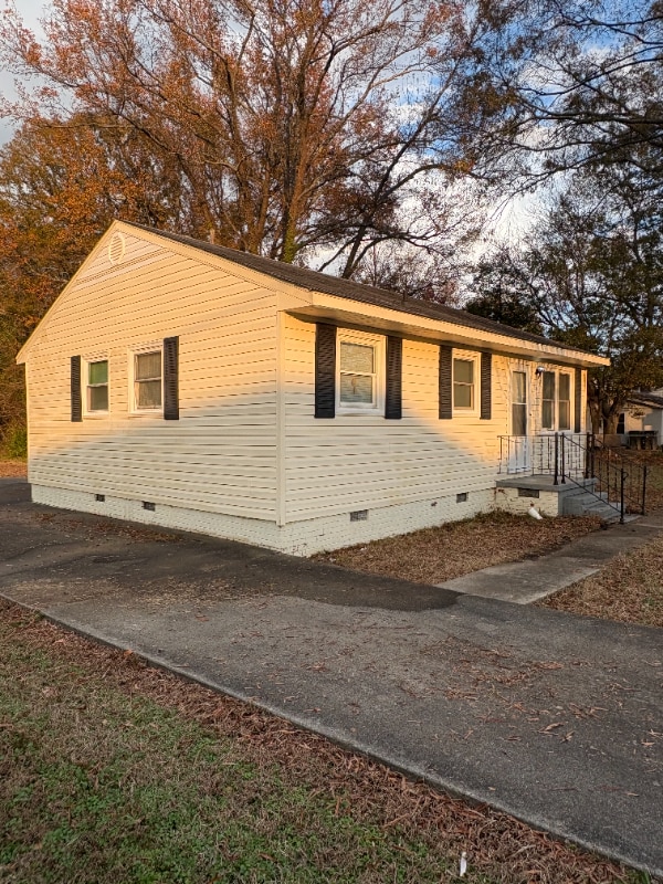 Building Photo - 609 W Holly St