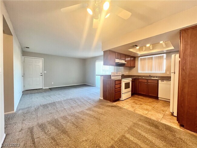 Building Photo - 7300 W Pirates Cove Rd