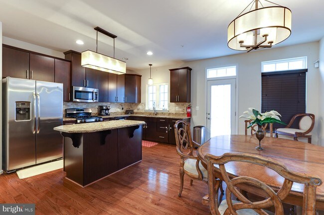 Foto del edificio - 3707 Hansberry Ct NE