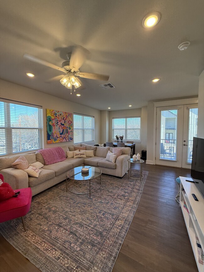 Foto del edificio - 610 Whitham Ave