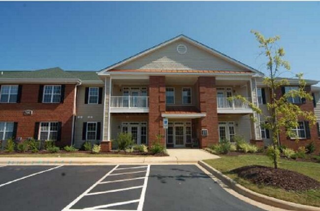 Building Photo - 528 Weather Ridge Ln #12, Cary, NC - Bev R...