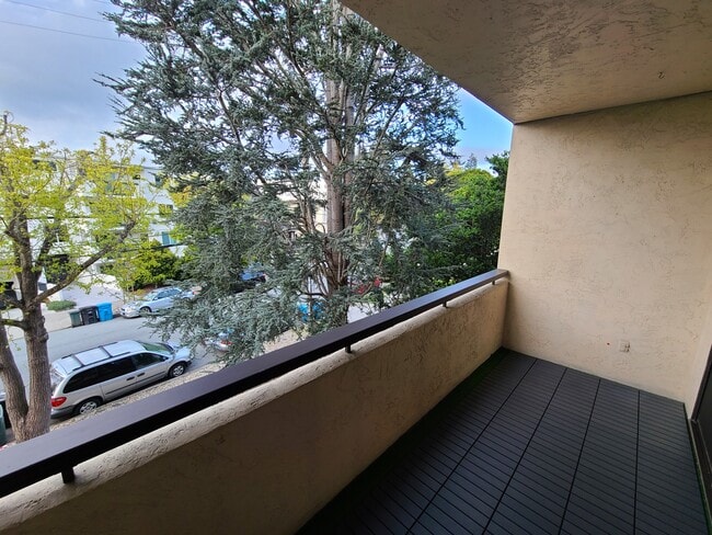 Building Photo - 525 Almer Rd