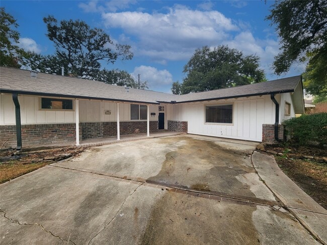 Foto del edificio - 5603 Arboles Dr