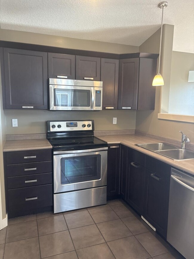 Building Photo - 3 bedroom in Grande Prairie AB T8W 0J3