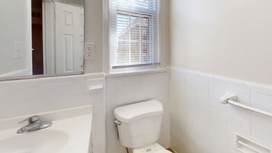 Interior Photo - Presidential Greens