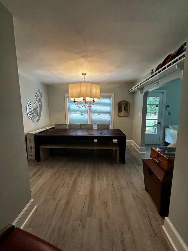 Building Photo - Beautiful 4 Bedroom 2.5 Bath Single Family...