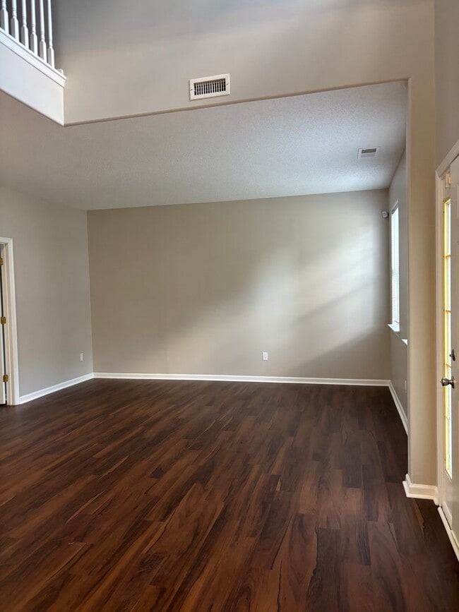Building Photo - 867 Holbrook Dr