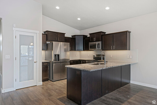Building Photo - 512 W Sunland Dr