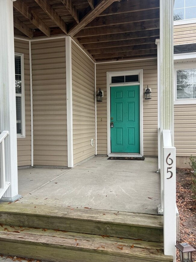 Building Photo - Lovely Bluffton Park House