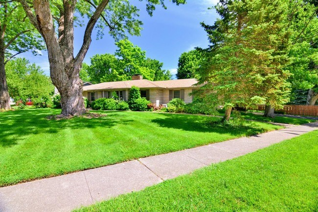 Building Photo - 3348 Nantucket Dr