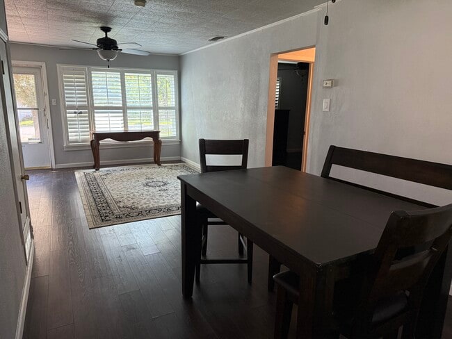 Living room/Dining area - 506 N Ricketts St