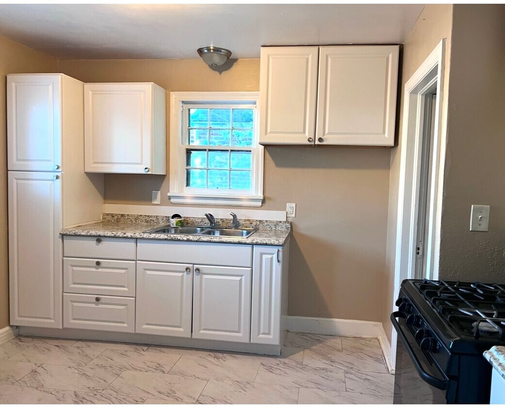 Building Photo - 2 bed 1 bath home