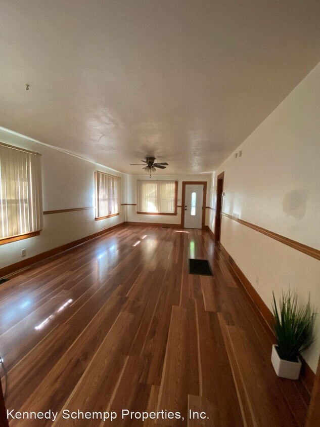 2 br, 1 bath House 225 E Spruce Street House Rental in Springfield