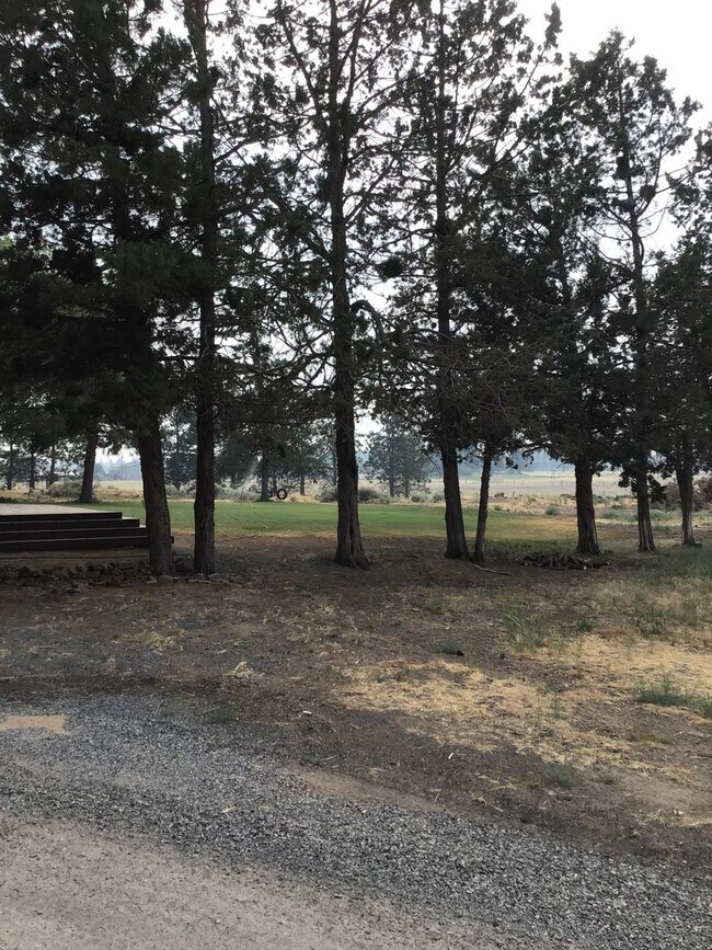 Building Photo - Nice 2 story home with mountain views