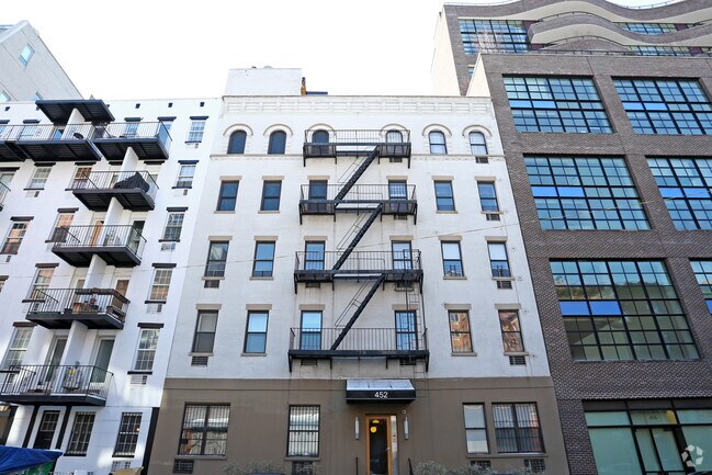 Building Photo - 452 W 19th St