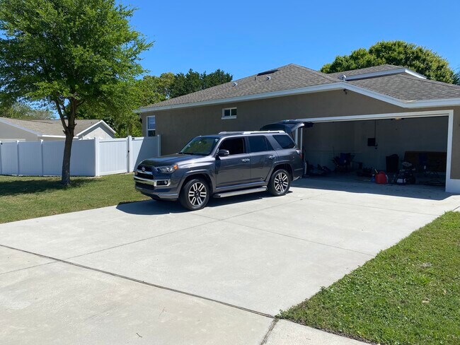 Building Photo - 6501 Manila Palm Way