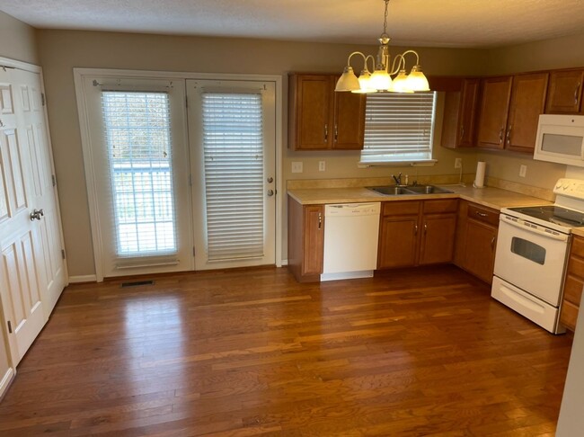 Building Photo - 3 Bed 2 Bath Home For Rent Eminence