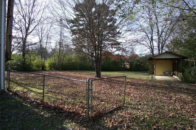 Building Photo - 1211 Glade Hill Dr