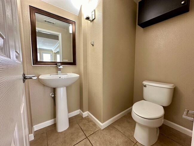 Foto del edificio - LUXURY RESIDENCE IN RIVERMARK DETACHED SINGLE-FAMILY HOME | THE GLEN PLAN II