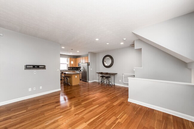 Building Photo - 579 E Rich St