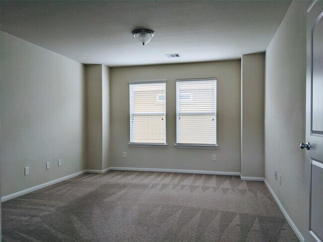 Building Photo - 7103 Pavilion Dr