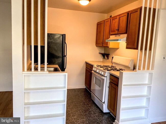 Building Photo - 4935 Americana Dr