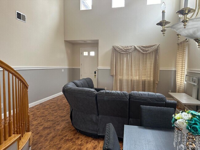 Building Photo - 2055 Redbud Way