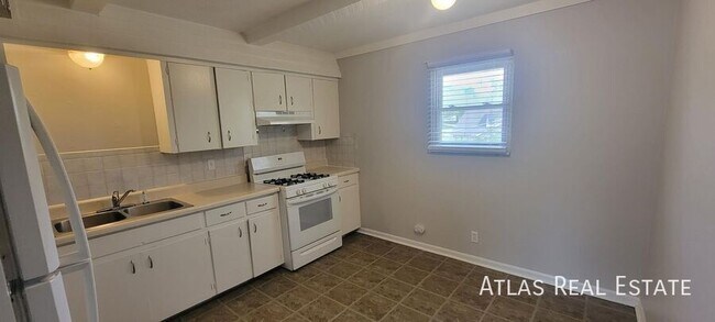 Foto del edificio - 7103 Fulton Rd