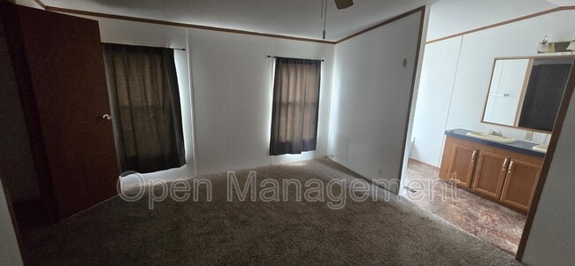 Building Photo - 1100 Thornwood Dr SW