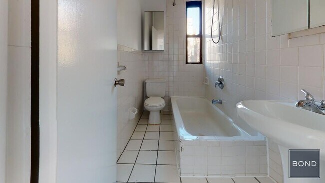 Foto del edificio - 78 W 11th St