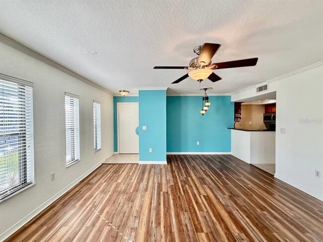 Building Photo - 704 Lyndhurst St