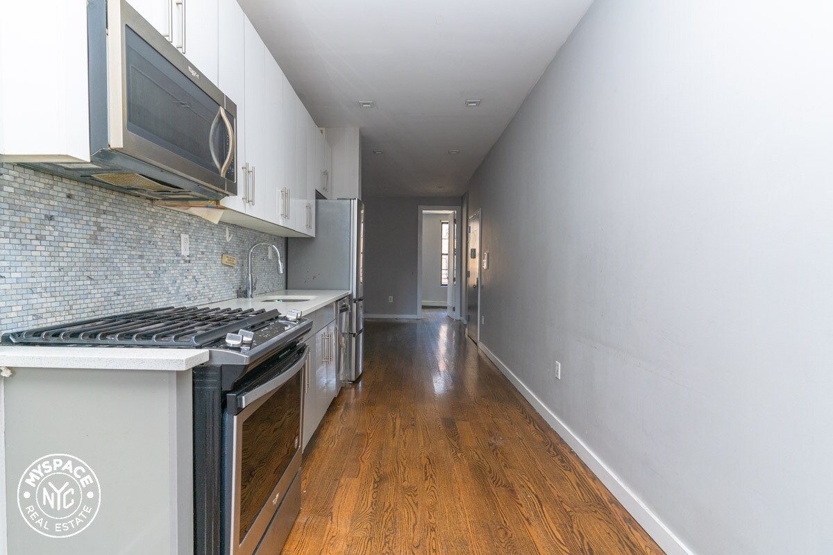 Primary Photo - 255 Linden St