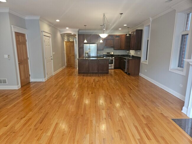 Foto del edificio - 6022 N Kenmore Ave