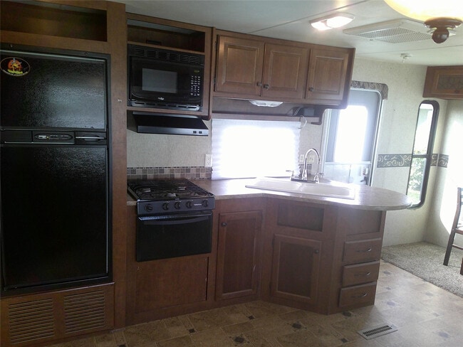 Building Photo - 19115 NE Miami Ct