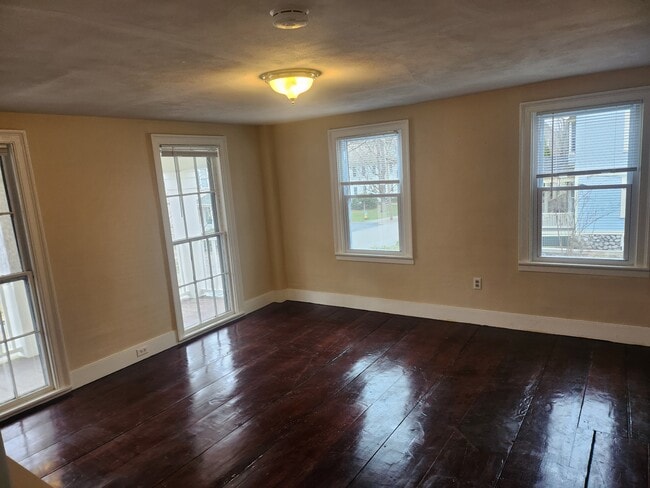 Building Photo - 27 Walnut St