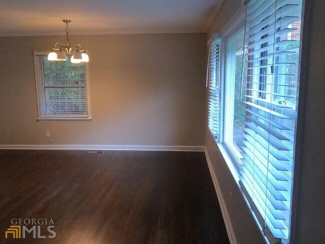 Foto del edificio - 817 North St NW