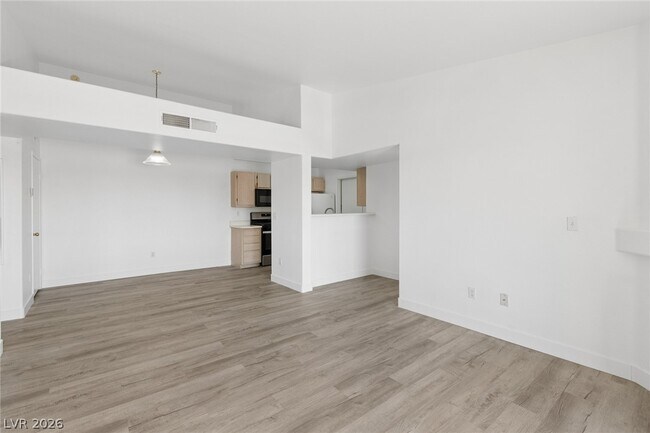 Building Photo - 7885 W Flamingo Rd