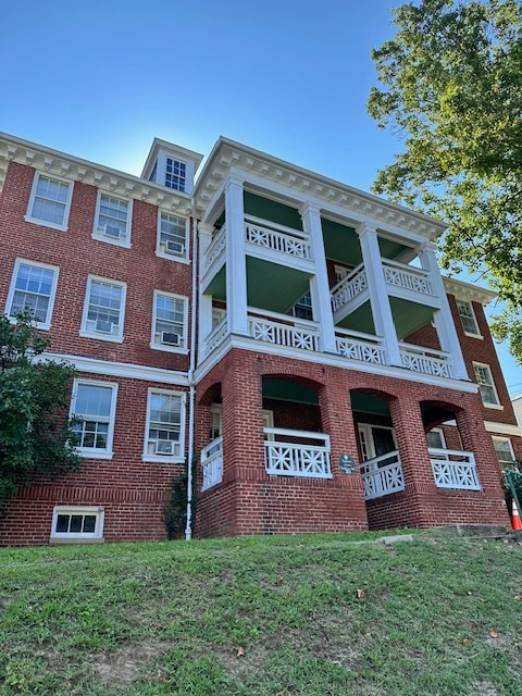 Building Photo - 301 N New St