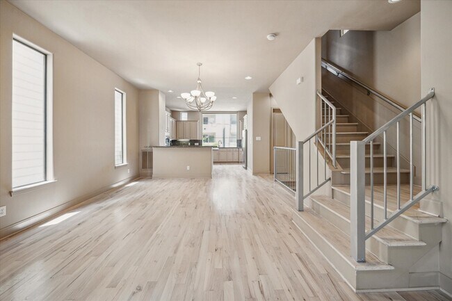 Building Photo - 5217 Lillian St
