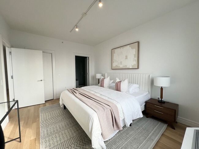 Building Photo - 56 8th Ave