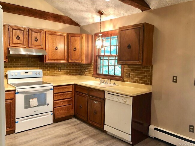 Foto del edificio - 236 Creek Rd