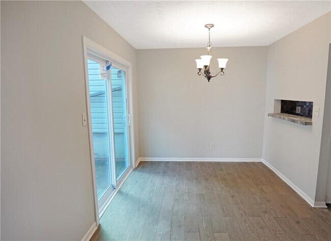 Foto del edificio - 291 Country Club Dr