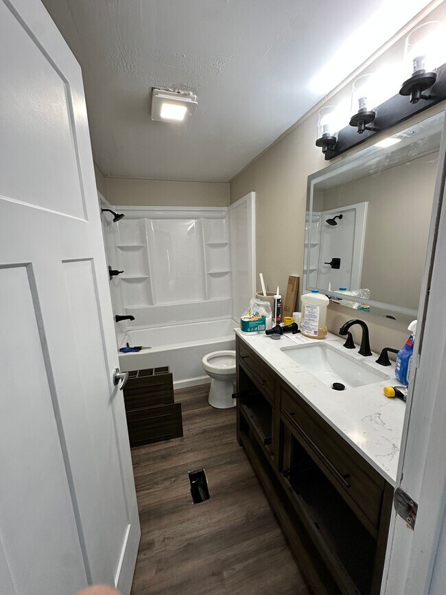 Foto del edificio - 822 Emison Ave