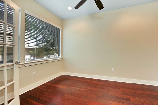 Building Photo - 304 W Alpine Rd #32, Austin, Texas 78704