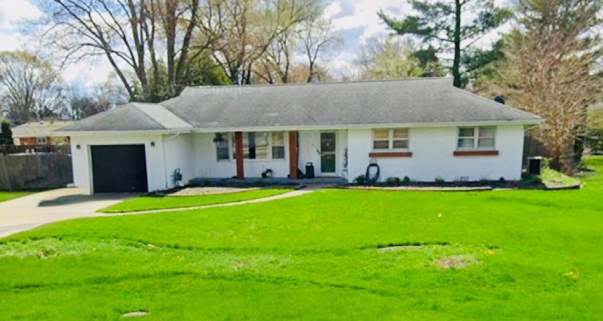 Primary Photo - 2124 Prairie St