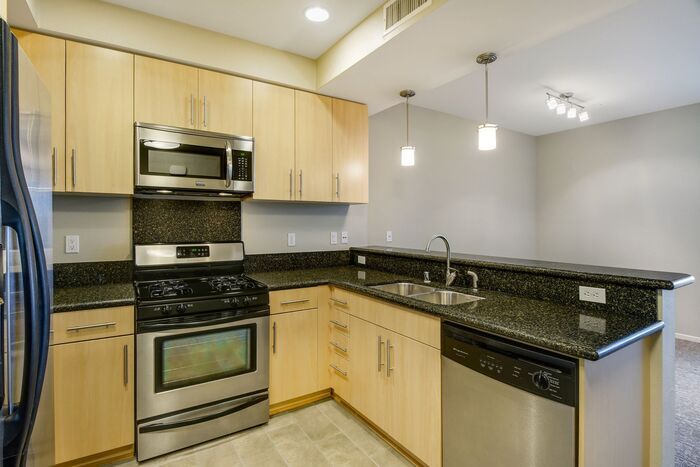 Primary Photo - 405 W 2nd Ave