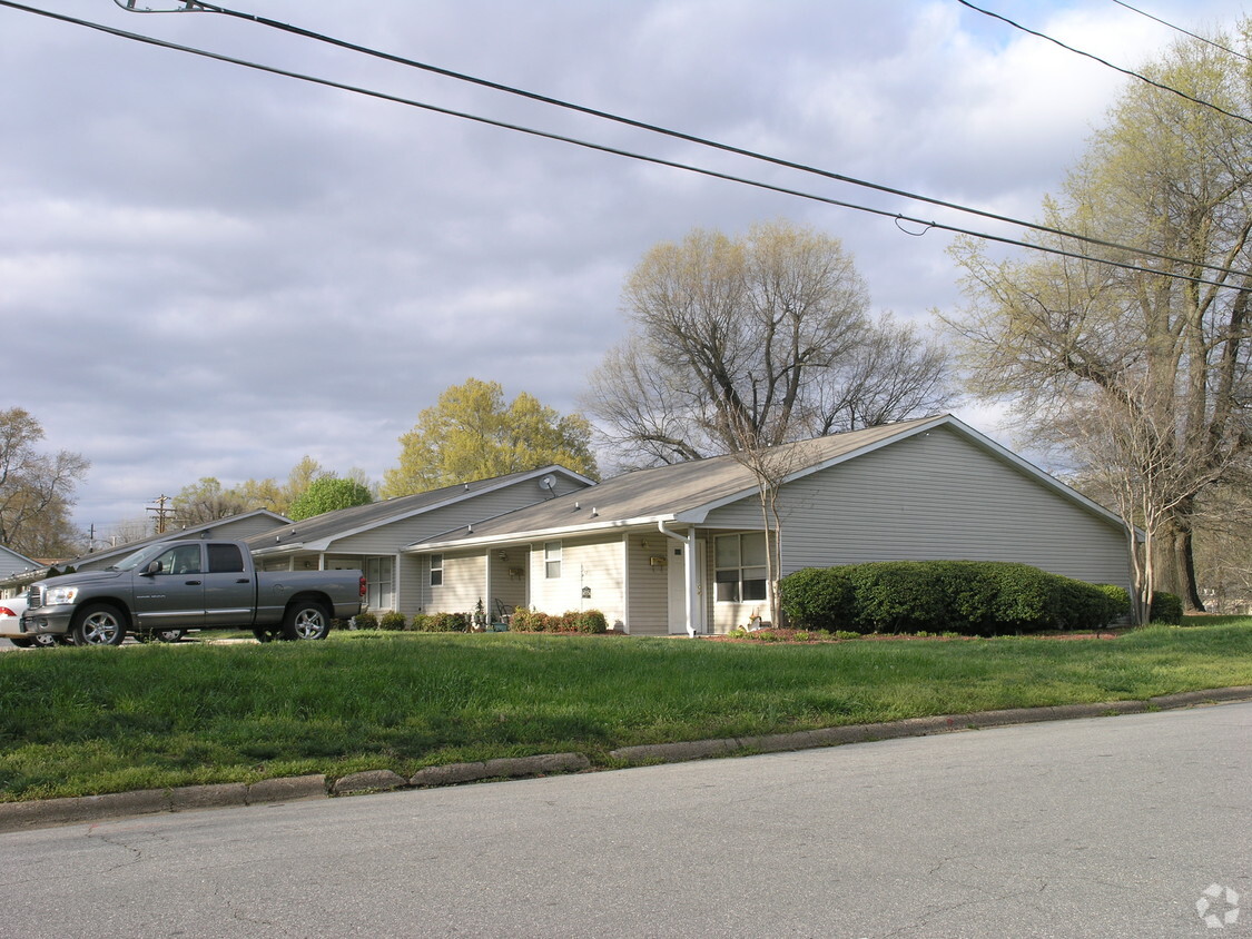 Building Photo - Highland Apartments